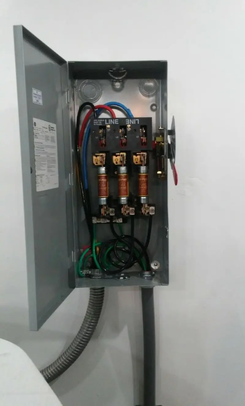 Three-phase disconnect switch installed for Smoke Detector Installation in Delhi Hills